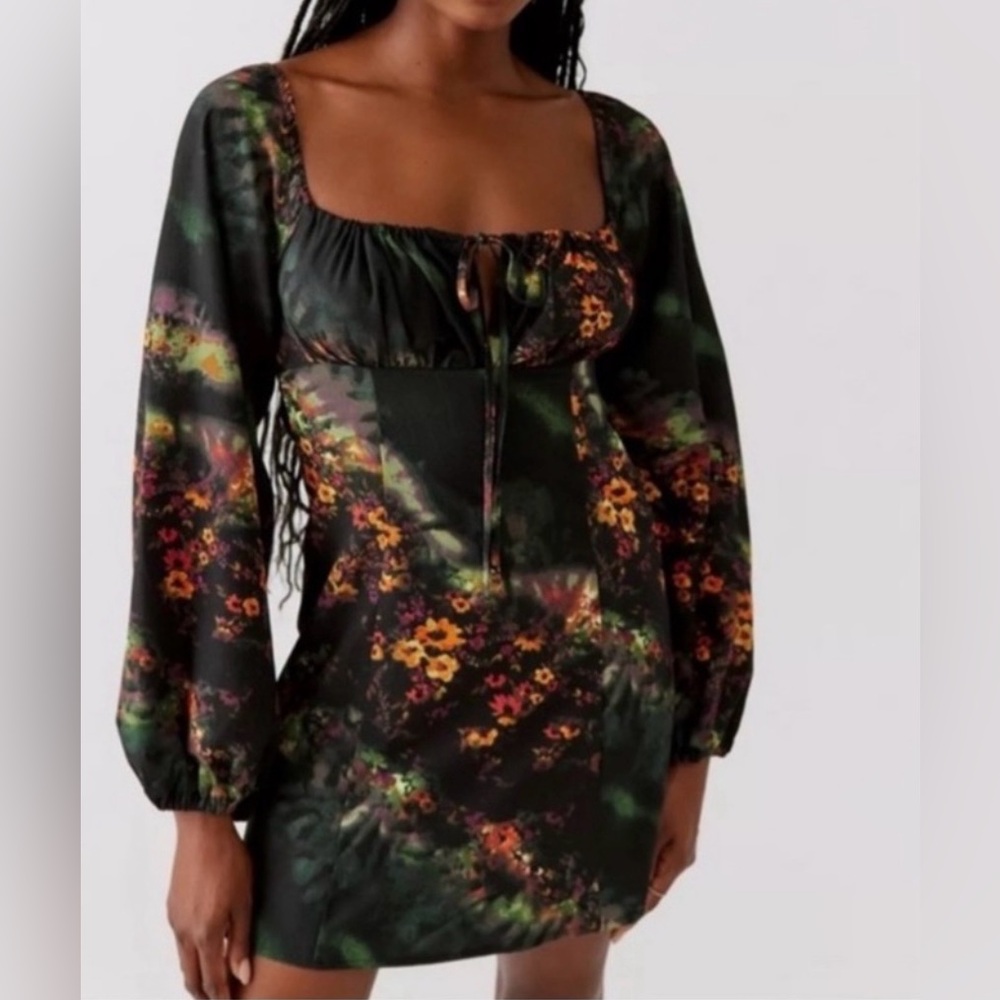 Urban Outfitters Vivienne Printed Mini
Dress Women's XS Floral Long Sleeve